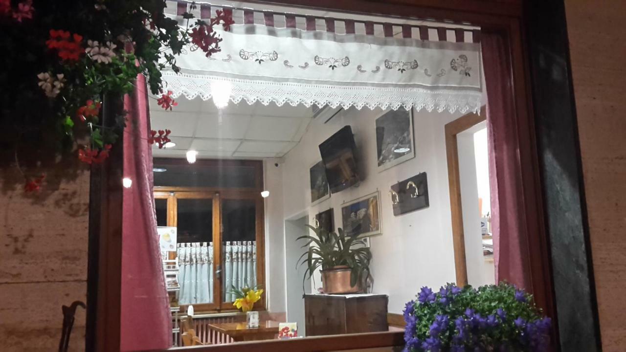 Vico Canavese Albergo Ristorante Centro المظهر الخارجي الصورة